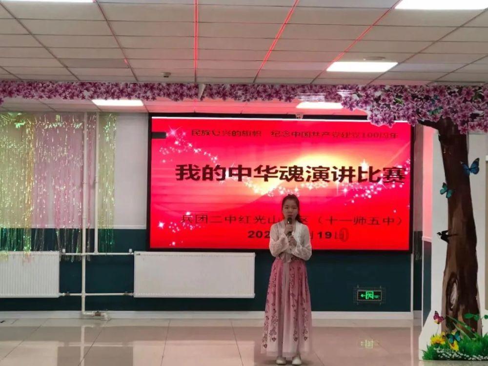 1月31日，河南郑州，郑州储备蛋菜投放首日，市民购买热情高涨，不限量投放！甚至有的价格比市场价便宜了一半，“一袋接着一袋上货，根本不够卖的”。